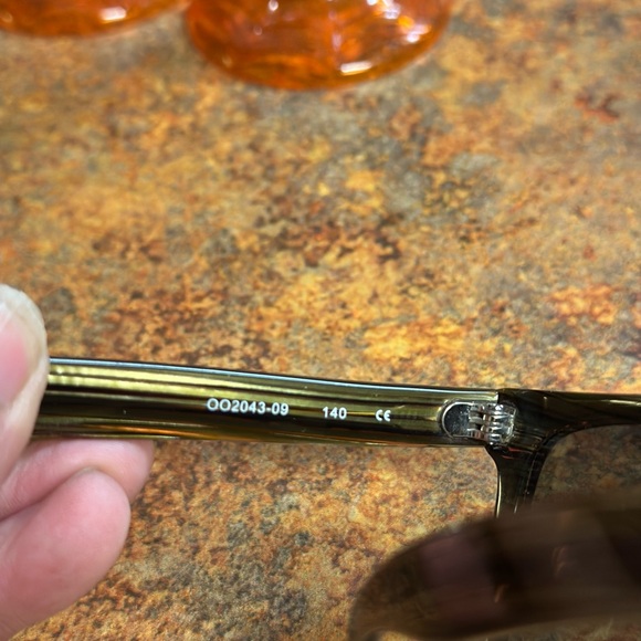 Oakleys ladies Sunglasses - Picture 4 of 7